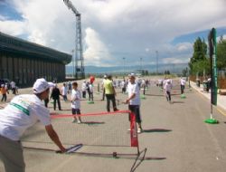 Tenis sokağa indi